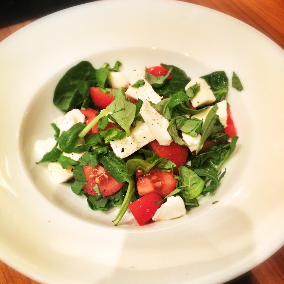 Basil, Mozzarella and Tomato Salad – 4sp