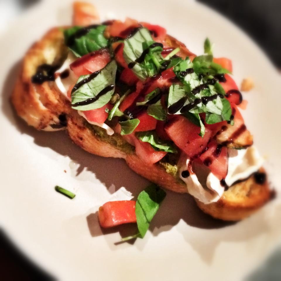 Goat’s Cheese and Pesto Bruschetta – 6sp