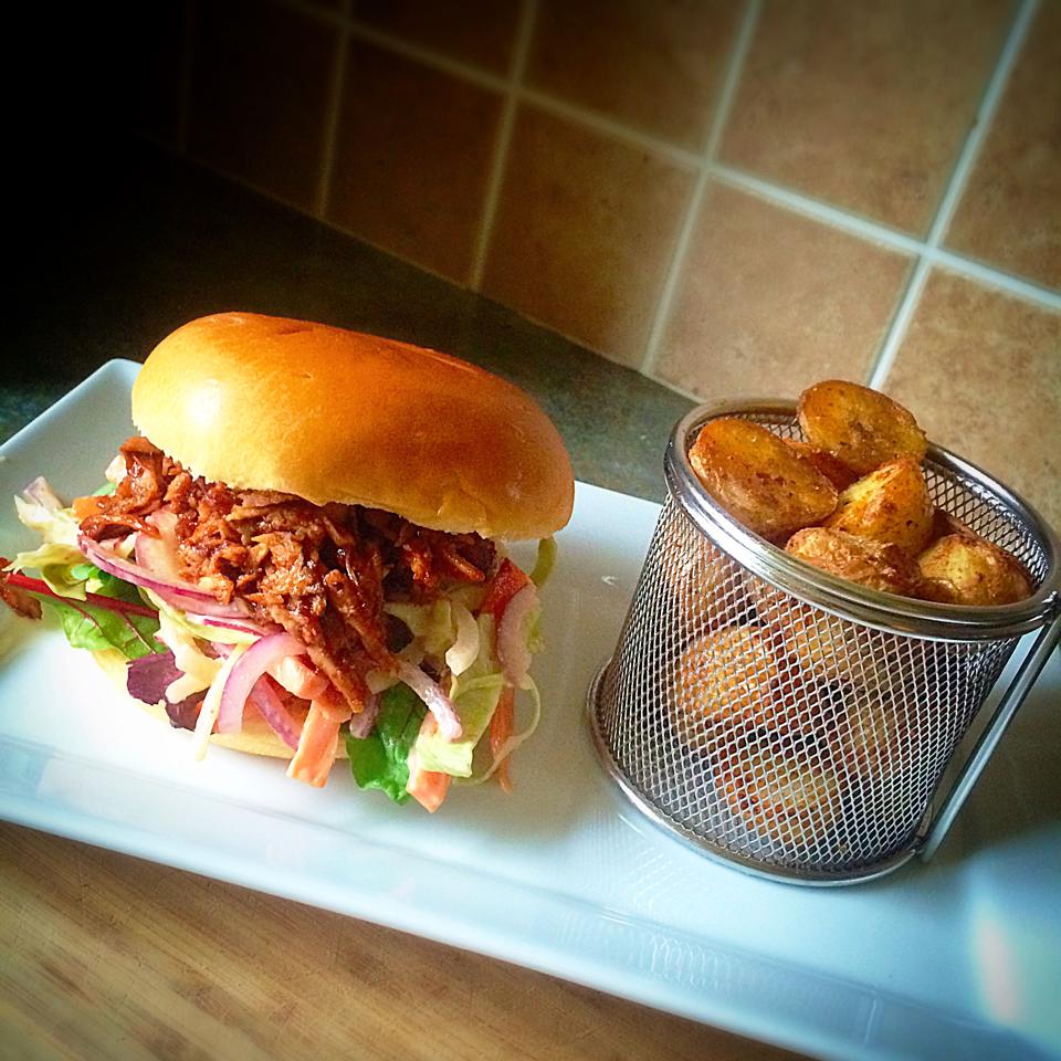 Pulled Pork Burger with Spicy Mexican Slaw and Smoky Potato Wedges – 12sp