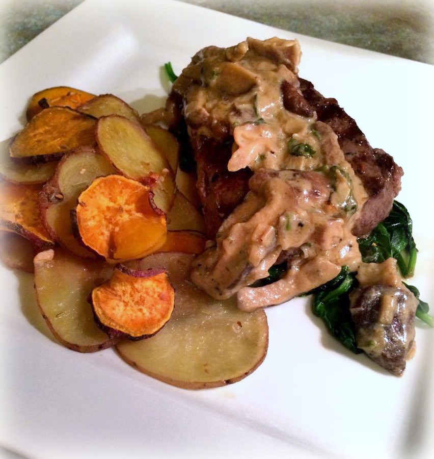 Steak in a Blue Cheese Sauce with Buttered Spinach and Potato Fritters – 11sp